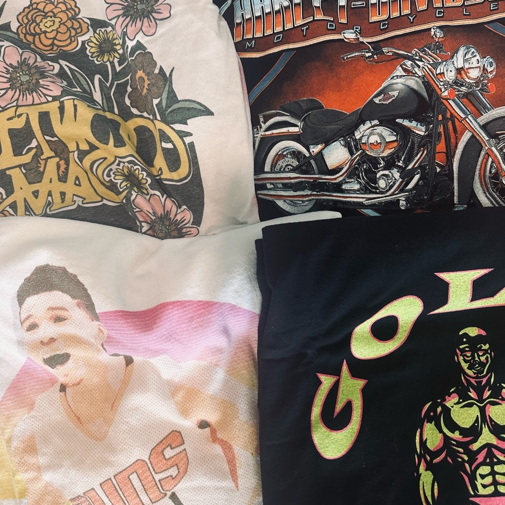 🪩 PRE-LOVED T-SHIRT MYSTERY BOX - Picture 3 of 3